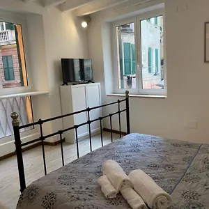Travi E Grigio Studio Maddalena - Genovainrelax Appartamento